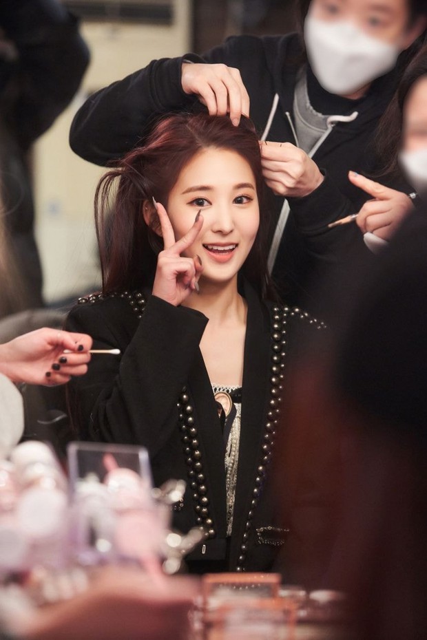 Tân binh là em họ Yuri (SNSD) sở hữu ngoại hình giống cả Kpop: Từ Sana (TWICE), đến Irene, Wendy (Red Velvet) đủ hết - Ảnh 5. Tân binh là em họ Yuri (SNSD) sở hữu ngoại hình giống cả Kpop: Từ Sana (TWICE), đến Irene, Wendy (Red Velvet) đủ hết - Ảnh 5.