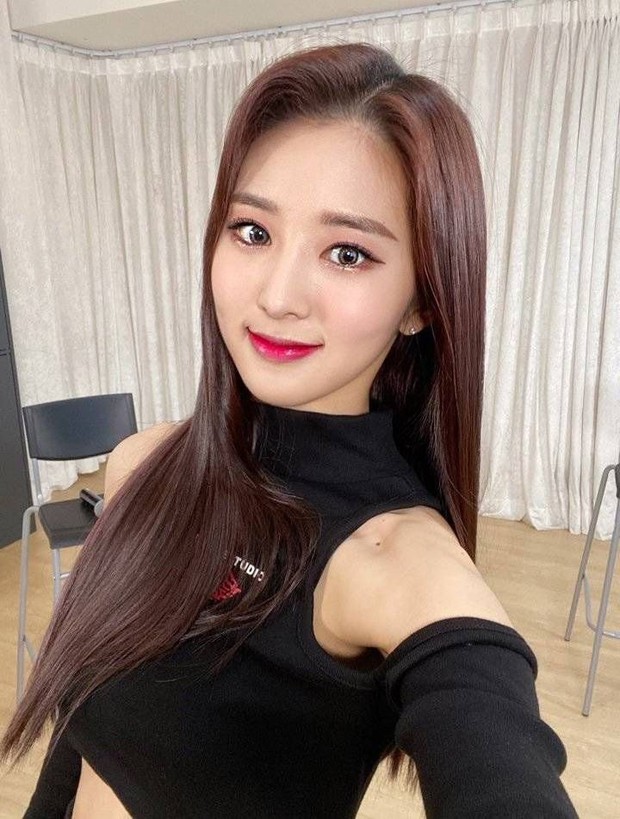 Tân binh là em họ Yuri (SNSD) sở hữu ngoại hình giống cả Kpop: Từ Sana (TWICE), đến Irene, Wendy (Red Velvet) đủ hết - Ảnh 2. Tân binh là em họ Yuri (SNSD) sở hữu ngoại hình giống cả Kpop: Từ Sana (TWICE), đến Irene, Wendy (Red Velvet) đủ hết - Ảnh 2.