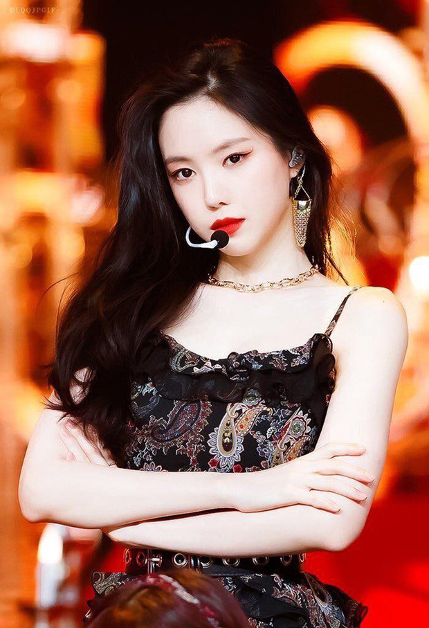 Tân binh là em họ Yuri (SNSD) sở hữu ngoại hình giống cả Kpop: Từ Sana (TWICE), đến Irene, Wendy (Red Velvet) đủ hết - Ảnh 12. Tân binh là em họ Yuri (SNSD) sở hữu ngoại hình giống cả Kpop: Từ Sana (TWICE), đến Irene, Wendy (Red Velvet) đủ hết - Ảnh 12.