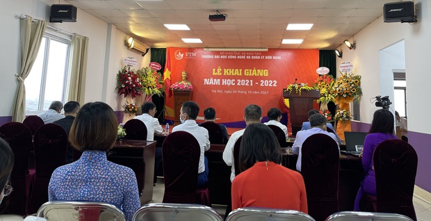 Lễ Khai giảng đặc biệt của sinh viên Trường Đại học Công nghệ và Quản lý Hữu Nghị (Hà Nội) - Ảnh 1. Lễ Khai giảng đặc biệt của sinh viên Trường Đại học Công nghệ và Quản lý Hữu Nghị (Hà Nội) - Ảnh 1.