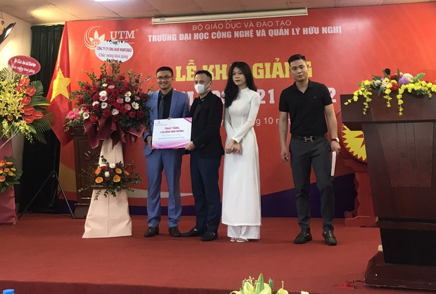 Lễ Khai giảng đặc biệt của sinh viên Trường Đại học Công nghệ và Quản lý Hữu Nghị (Hà Nội) - Ảnh 5. Lễ Khai giảng đặc biệt của sinh viên Trường Đại học Công nghệ và Quản lý Hữu Nghị (Hà Nội) - Ảnh 5.