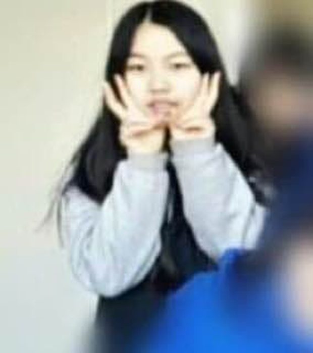 So kè ảnh pre-debut của visual ITZY và aespa: Yuna nhan sắc khó tìm ở phố đi bộ, Karina xinh có tiếng nhưng bị nghi dao kéo? - Ảnh 17. So kè ảnh pre-debut của visual ITZY và aespa: Yuna nhan sắc khó tìm ở phố đi bộ, Karina xinh có tiếng nhưng bị nghi dao kéo? - Ảnh 17.