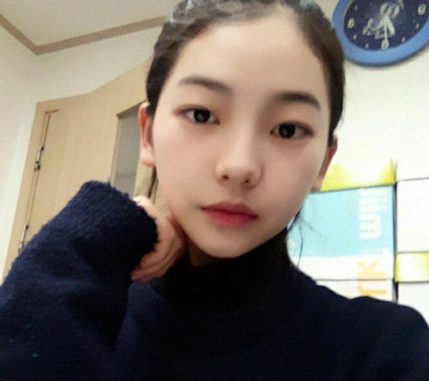 So kè ảnh pre-debut của visual ITZY và aespa: Yuna nhan sắc khó tìm ở phố đi bộ, Karina xinh có tiếng nhưng bị nghi dao kéo? - Ảnh 22. So kè ảnh pre-debut của visual ITZY và aespa: Yuna nhan sắc khó tìm ở phố đi bộ, Karina xinh có tiếng nhưng bị nghi dao kéo? - Ảnh 22.