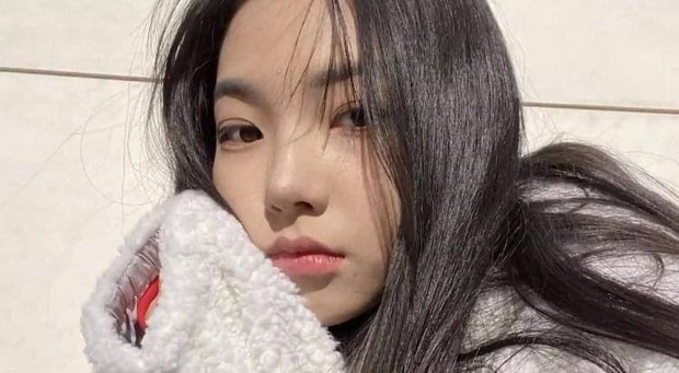 So kè ảnh pre-debut của visual ITZY và aespa: Yuna nhan sắc khó tìm ở phố đi bộ, Karina xinh có tiếng nhưng bị nghi dao kéo? - Ảnh 19. So kè ảnh pre-debut của visual ITZY và aespa: Yuna nhan sắc khó tìm ở phố đi bộ, Karina xinh có tiếng nhưng bị nghi dao kéo? - Ảnh 19.