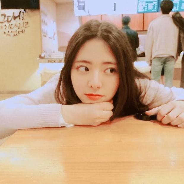 So kè ảnh pre-debut của visual ITZY và aespa: Yuna nhan sắc khó tìm ở phố đi bộ, Karina xinh có tiếng nhưng bị nghi dao kéo? - Ảnh 2. So kè ảnh pre-debut của visual ITZY và aespa: Yuna nhan sắc khó tìm ở phố đi bộ, Karina xinh có tiếng nhưng bị nghi dao kéo? - Ảnh 2.