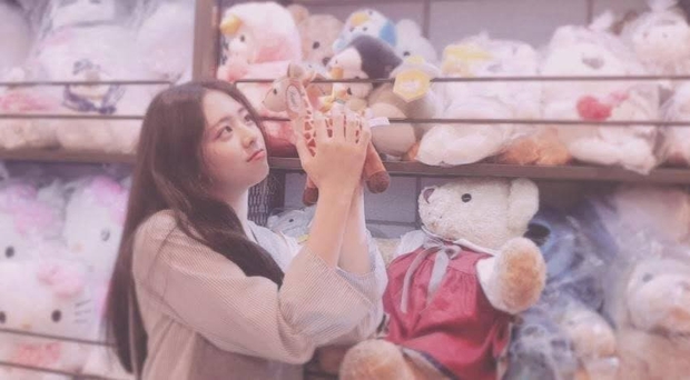 So kè ảnh pre-debut của visual ITZY và aespa: Yuna nhan sắc khó tìm ở phố đi bộ, Karina xinh có tiếng nhưng bị nghi dao kéo? - Ảnh 1. So kè ảnh pre-debut của visual ITZY và aespa: Yuna nhan sắc khó tìm ở phố đi bộ, Karina xinh có tiếng nhưng bị nghi dao kéo? - Ảnh 1.