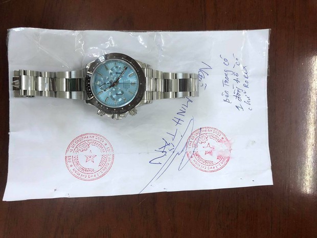 TP.HCM: Đến nhà bạn trai thấy đồng hồ Rolex trị giá 2 tỷ đồng, cô gái đặt mua hàng fake 15 triệu để đánh tráo - Ảnh 2. TP.HCM: Đến nhà bạn trai thấy đồng hồ Rolex trị giá 2 tỷ đồng, cô gái đặt mua hàng fake 15 triệu để đánh tráo - Ảnh 2.