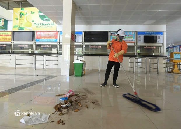 Hà Nội: Bến xe khách tất bật dọn dẹp, lên phương án chuẩn bị hoạt động trở lại - Ảnh 3. Hà Nội: Bến xe khách tất bật dọn dẹp, lên phương án chuẩn bị hoạt động trở lại - Ảnh 3.