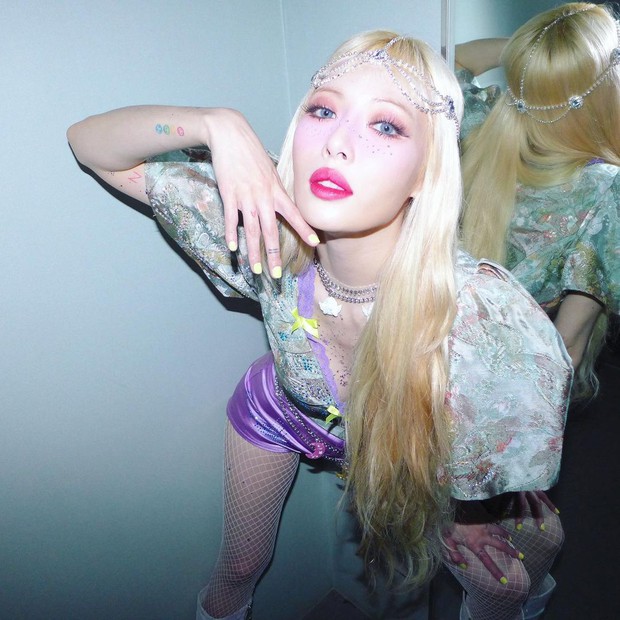 Màn giảm cân gây sốc Kbiz: Hyuna công khai chỉ nặng 41,3kg, chân tay gầy gò khẳng khiu làm fan lo lắng tột độ - Ảnh 3. Màn giảm cân gây sốc Kbiz: Hyuna công khai chỉ nặng 41,3kg, chân tay gầy gò khẳng khiu làm fan lo lắng tột độ - Ảnh 3.