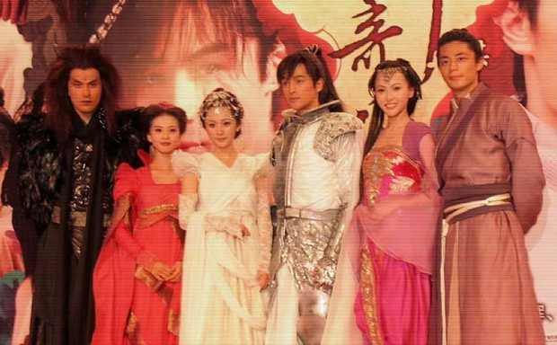 Hot trở lại bộ ảnh Dương Mịch đọ sắc cực gắt bên hội chị em lúc khai máy Tiên Kiếm 3, soi mãi mới thấy một điểm tức cười - Ảnh 4. Hot trở lại bộ ảnh Dương Mịch đọ sắc cực gắt bên hội chị em lúc khai máy Tiên Kiếm 3, soi mãi mới thấy một điểm tức cười - Ảnh 4.