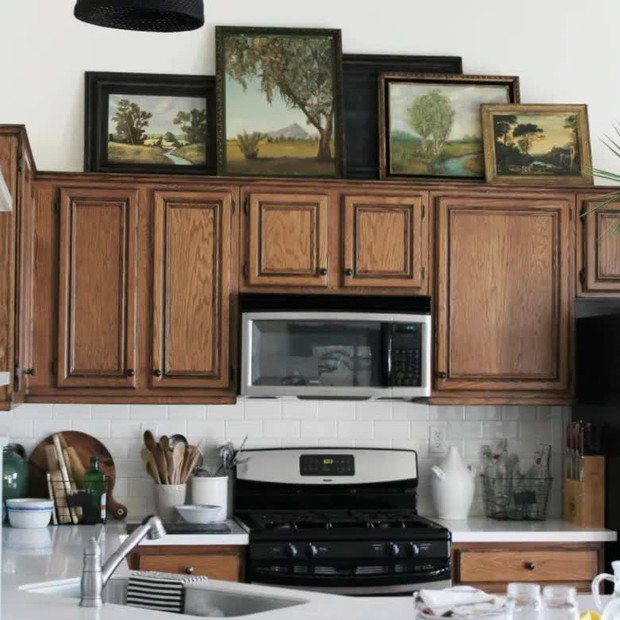 Để nóc tủ bếp bám bụi là do bạn chưa biết cách tận dụng không gian này, có 5 cách rất hay cho bạn tham khảo - Ảnh 4.