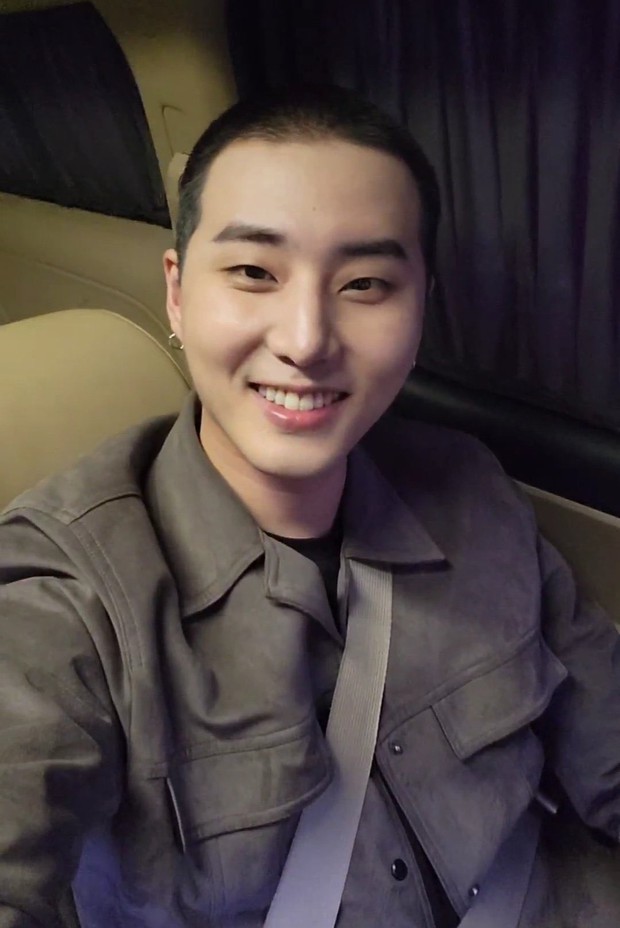Nhập ngũ phiên bản học bá: Kpop có idol đầu tiên bước chân vào hàng ngũ quân đội danh giá, không phải ai muốn vào là được! - Ảnh 5. Nhập ngũ phiên bản học bá: Kpop có idol đầu tiên bước chân vào hàng ngũ quân đội danh giá, không phải ai muốn vào là được! - Ảnh 5.
