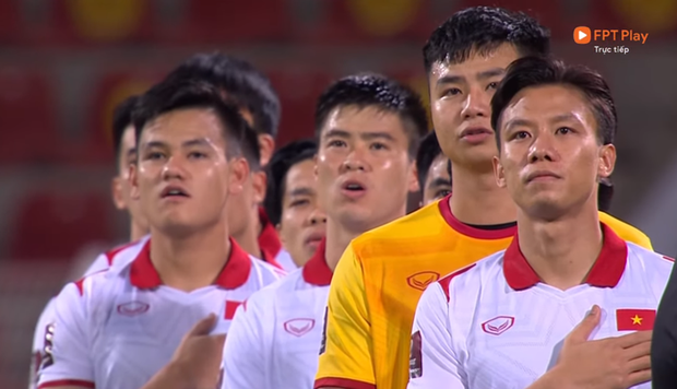 Quang Hải ngã đau đớn nhưng VAR từ chối penalty, Quế Ngọc Hải cao chân cản phá gây tranh cãi - Ảnh 5. Quang Hải ngã đau đớn nhưng VAR từ chối penalty, Quế Ngọc Hải cao chân cản phá gây tranh cãi - Ảnh 5.