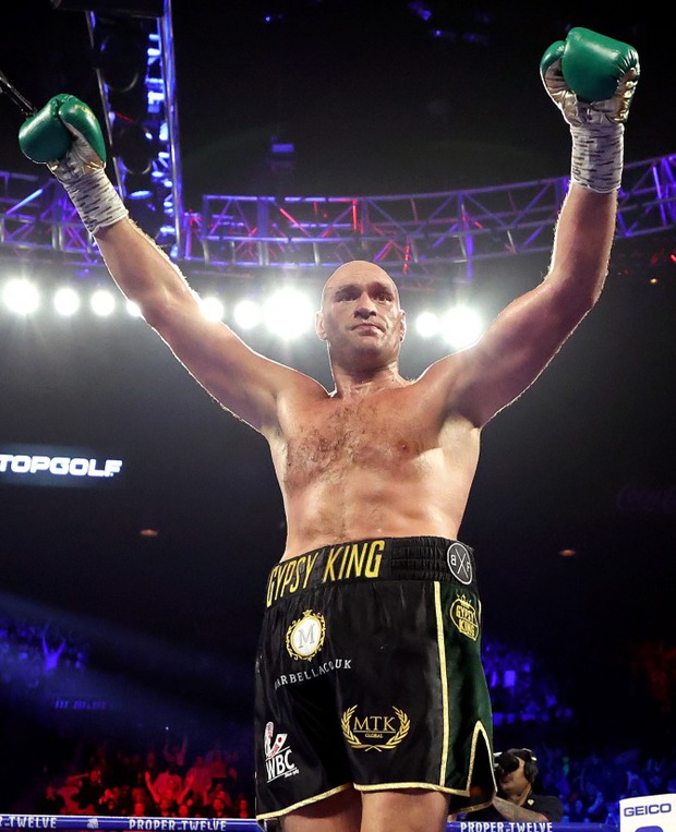 Tyson Fury và hành trình lột xác ngoạn mục từ bệnh nhân trầm cảm nặng 180kg tới tay đấm khiến cả thế giới phải ngước nhìn - Ảnh 6. Tyson Fury và hành trình lột xác ngoạn mục từ bệnh nhân trầm cảm nặng 180kg tới tay đấm khiến cả thế giới phải ngước nhìn - Ảnh 6.