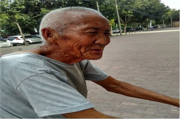 Lao xuống sông để cứu cô gái đang chết đuối, ông lão bỗng dưng quay đầu về bờ với thái độ ức chế khó tả - Ảnh 2. Lao xuống sông để cứu cô gái đang chết đuối, ông lão bỗng dưng quay đầu về bờ với thái độ ức chế khó tả - Ảnh 2.
