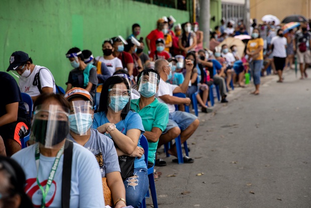 Tổng thống Philippines đề xuất đột nhập vào nhà dân, tiêm lén vaccine COVID-19 khi đang ngủ - Ảnh 4. Tổng thống Philippines đề xuất đột nhập vào nhà dân, tiêm lén vaccine COVID-19 khi đang ngủ - Ảnh 4.