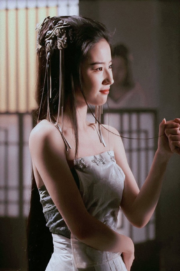 Lưu Diệc Phi từng cởi áo trước mặt Phùng Thiệu Phong, đẹp đến chao đảo chúng sinh trên màn ảnh 10 năm trước - Ảnh 6. Lưu Diệc Phi từng cởi áo trước mặt Phùng Thiệu Phong, đẹp đến chao đảo chúng sinh trên màn ảnh 10 năm trước - Ảnh 6.