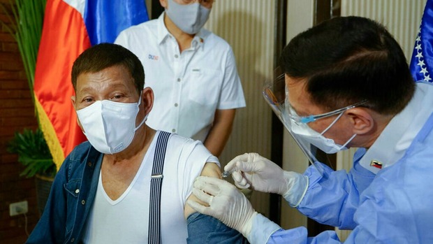 Tổng thống Philippines đề xuất đột nhập vào nhà dân, tiêm lén vaccine COVID-19 khi đang ngủ - Ảnh 1. Tổng thống Philippines đề xuất đột nhập vào nhà dân, tiêm lén vaccine COVID-19 khi đang ngủ - Ảnh 1.