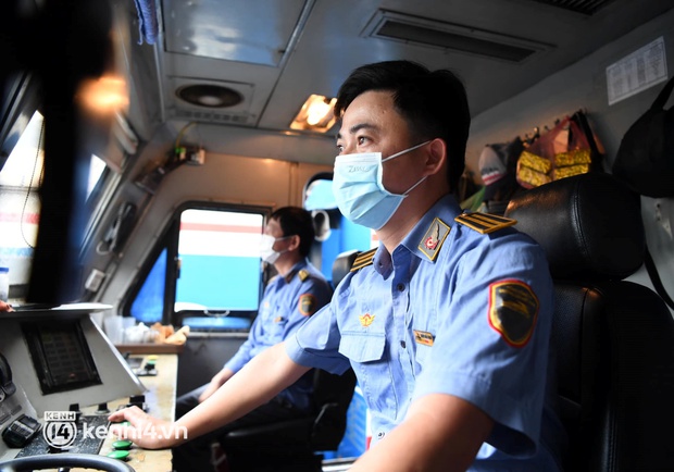 Hơn 100 hành khách đã khởi hành trên chuyến tàu đầu tiên vào phía Nam - Ảnh 10. Hơn 100 hành khách đã khởi hành trên chuyến tàu đầu tiên vào phía Nam - Ảnh 10.