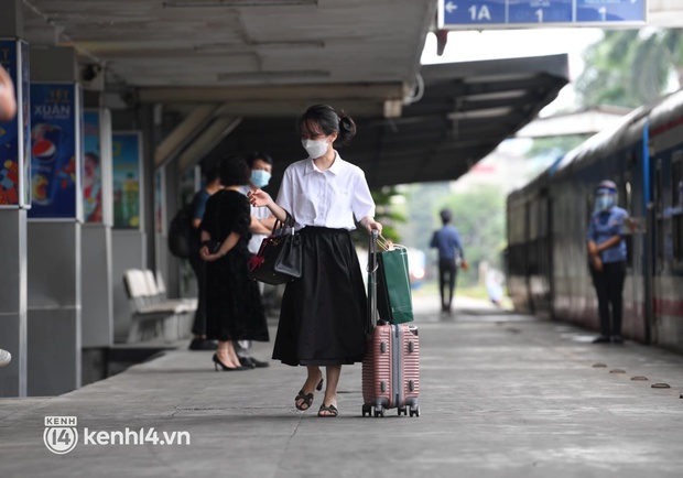 Hơn 100 hành khách đã khởi hành trên chuyến tàu đầu tiên vào phía Nam - Ảnh 11. Hơn 100 hành khách đã khởi hành trên chuyến tàu đầu tiên vào phía Nam - Ảnh 11.