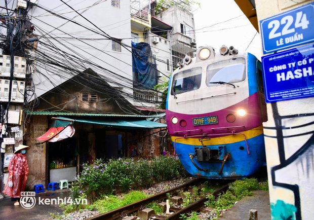 Hơn 100 hành khách đã khởi hành trên chuyến tàu đầu tiên vào phía Nam - Ảnh 19. Hơn 100 hành khách đã khởi hành trên chuyến tàu đầu tiên vào phía Nam - Ảnh 19.
