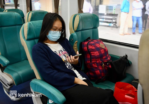 Hơn 100 hành khách đã khởi hành trên chuyến tàu đầu tiên vào phía Nam - Ảnh 13. Hơn 100 hành khách đã khởi hành trên chuyến tàu đầu tiên vào phía Nam - Ảnh 13.