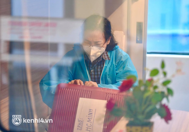 Hơn 100 hành khách đã khởi hành trên chuyến tàu đầu tiên vào phía Nam - Ảnh 14. Hơn 100 hành khách đã khởi hành trên chuyến tàu đầu tiên vào phía Nam - Ảnh 14.