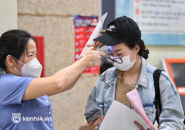 Hơn 100 hành khách đã khởi hành trên chuyến tàu đầu tiên vào phía Nam - Ảnh 7. Hơn 100 hành khách đã khởi hành trên chuyến tàu đầu tiên vào phía Nam - Ảnh 7.