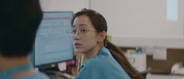 Nam chính trong MV mới của IU đã lộ diện, hóa ra là một nửa tiểu tam của cặp Vườn Đông trong Hospital Playlist? - Ảnh 5. Nam chính trong MV mới của IU đã lộ diện, hóa ra là một nửa tiểu tam của cặp Vườn Đông trong Hospital Playlist? - Ảnh 5.