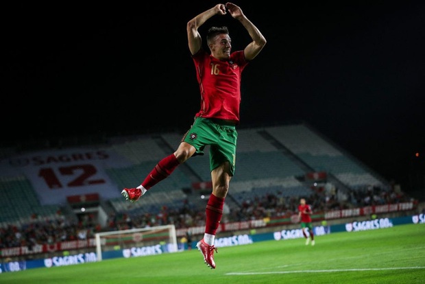 Ronaldo ghi 3 bàn giúp Bồ Đào Nha nghiền nát đội tuyển tới từ đất nước giàu nhất thế giới - Ảnh 5. Ronaldo ghi 3 bàn giúp Bồ Đào Nha nghiền nát đội tuyển tới từ đất nước giàu nhất thế giới - Ảnh 5.