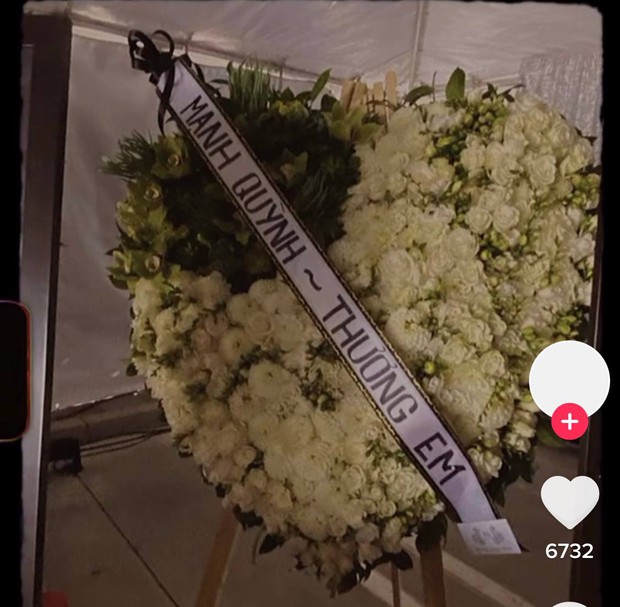 Netizen chú ý hình ảnh vòng hoa Mạnh Quỳnh gửi viếng Phi Nhung tại tang lễ ở Mỹ, chỉ 2 chữ nghe mà xót xa - Ảnh 3.