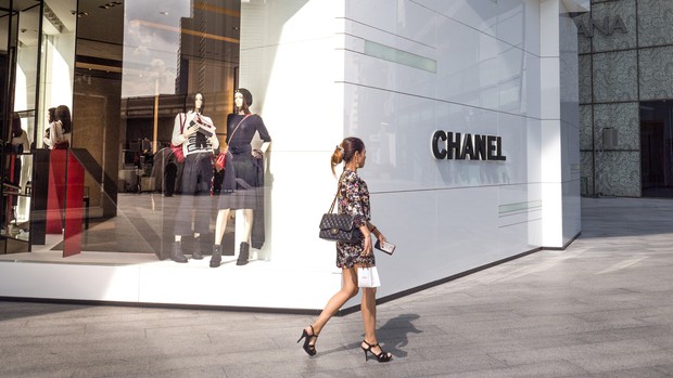 Giữa lúc con nghiện chết khát hàng hiệu, Chanel đưa ra chỉ thị mới khiến lắm kẻ méo mặt - Ảnh 4. Giữa lúc con nghiện chết khát hàng hiệu, Chanel đưa ra chỉ thị mới khiến lắm kẻ méo mặt - Ảnh 4.