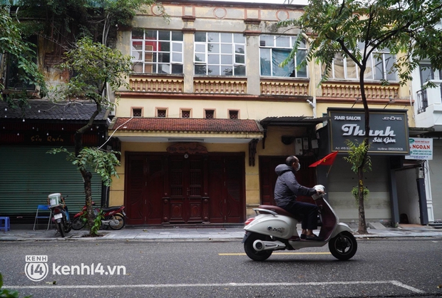 Cập nhật: Người dân Hà Nội phấn khởi ăn phở tại cửa hàng - Ảnh 8. Cập nhật: Người dân Hà Nội phấn khởi ăn phở tại cửa hàng - Ảnh 8.