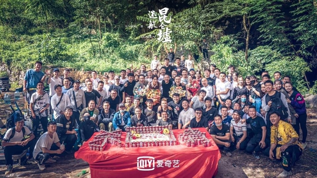 Mỹ nữ từng tát Angela Baby lộ nét già khằn cạnh Hứa Khải ở phim mới, tính tranh chức phụ huynh với Dương Mịch hay gì? - Ảnh 4. Mỹ nữ từng tát Angela Baby lộ nét già khằn cạnh Hứa Khải ở phim mới, tính tranh chức phụ huynh với Dương Mịch hay gì? - Ảnh 4.