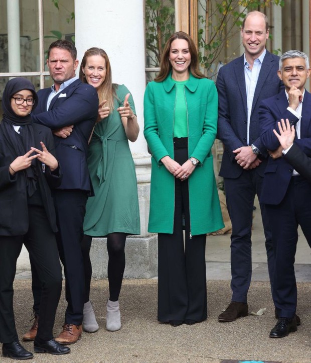 Kate Middleton - Công nương danh giá bậc nhất Hoàng gia vẫn mặc đi mặc lại 1 mẫu áo khoác trong suốt 7 năm - Ảnh 5. Kate Middleton - Công nương danh giá bậc nhất Hoàng gia vẫn mặc đi mặc lại 1 mẫu áo khoác trong suốt 7 năm - Ảnh 5.