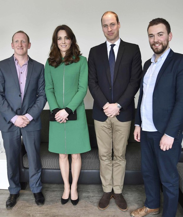 Kate Middleton - Công nương danh giá bậc nhất Hoàng gia vẫn mặc đi mặc lại 1 mẫu áo khoác trong suốt 7 năm - Ảnh 4. Kate Middleton - Công nương danh giá bậc nhất Hoàng gia vẫn mặc đi mặc lại 1 mẫu áo khoác trong suốt 7 năm - Ảnh 4.