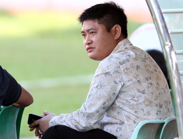 Tuyên bố sẽ giúp đỡ Hồ Văn Cường tiếp tục theo đuổi đam mê ca hát và học đại học, Bầu Thuỵ giàu cỡ nào? - Ảnh 1. Tuyên bố sẽ giúp đỡ Hồ Văn Cường tiếp tục theo đuổi đam mê ca hát và học đại học, Bầu Thuỵ giàu cỡ nào? - Ảnh 1.