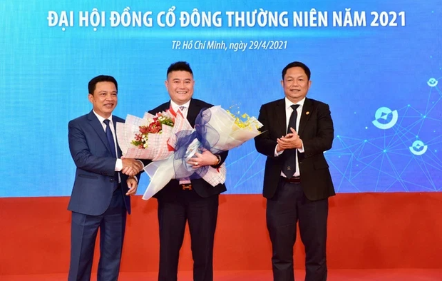 Tuyên bố sẽ giúp đỡ Hồ Văn Cường tiếp tục theo đuổi đam mê ca hát và học đại học, Bầu Thuỵ giàu cỡ nào? - Ảnh 2. Tuyên bố sẽ giúp đỡ Hồ Văn Cường tiếp tục theo đuổi đam mê ca hát và học đại học, Bầu Thuỵ giàu cỡ nào? - Ảnh 2.
