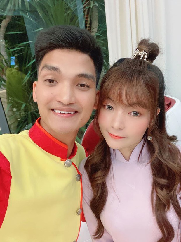 Vợ Mạc Văn Khoa nói gì khi bị giang hồ tấn công, hăm dọa đốt quán ăn để đòi nợ? - Ảnh 4. Vợ Mạc Văn Khoa nói gì khi bị giang hồ tấn công, hăm dọa đốt quán ăn để đòi nợ? - Ảnh 4.