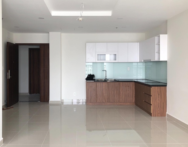 Hội chị em ngả mũ với màn cải tạo bếp linh hoạt: Bàn đảo bếp cũng chính là tủ giày, kê thêm ghế thành góc làm việc sang xịn - Ảnh 1. Hội chị em ngả mũ với màn cải tạo bếp linh hoạt: Bàn đảo bếp cũng chính là tủ giày, kê thêm ghế thành góc làm việc sang xịn - Ảnh 1.