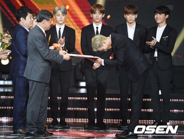 bts-cultural-medal-1634235274720264852383.jpg