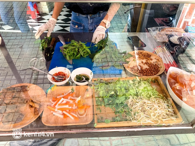 Trên tay hộp bún thịt nướng của tiệm karaoke hot nhất Sài Gòn: Phần nhìn cực sang chảnh, hương vị có xứng với giá phải bỏ ra? - Ảnh 9. Trên tay hộp bún thịt nướng của tiệm karaoke hot nhất Sài Gòn: Phần nhìn cực sang chảnh, hương vị có xứng với giá phải bỏ ra? - Ảnh 9.