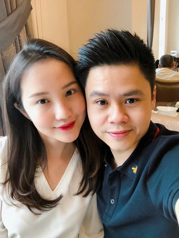 Phu nhân TGĐ Phan Thành lộ diện giữa tin đồn đã sinh con: Tay đeo đồng hồ đính full kim cương, còn nhan sắc thế nào? - Ảnh 1. Phu nhân TGĐ Phan Thành lộ diện giữa tin đồn đã sinh con: Tay đeo đồng hồ đính full kim cương, còn nhan sắc thế nào? - Ảnh 1.