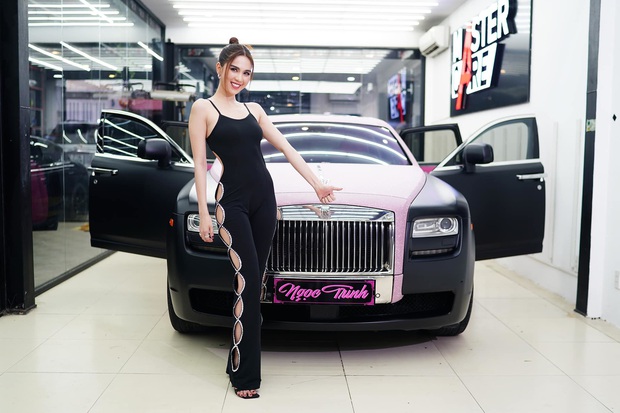 Ngọc Trinh đập hộp siêu xe 30 tỷ từng đụng hàng với tình địch, mặc luôn đồ ngủ chở Thuý Kiều đi chợ - Ảnh 6. Ngọc Trinh đập hộp siêu xe 30 tỷ từng đụng hàng với tình địch, mặc luôn đồ ngủ chở Thuý Kiều đi chợ - Ảnh 6.