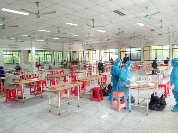 2 vợ chồng nhiễm Covid-19 sau ngày họp phụ huynh: Thêm 5 công nhân liên hoan cùng người chồng dương tính - Ảnh 1. 2 vợ chồng nhiễm Covid-19 sau ngày họp phụ huynh: Thêm 5 công nhân liên hoan cùng người chồng dương tính - Ảnh 1.