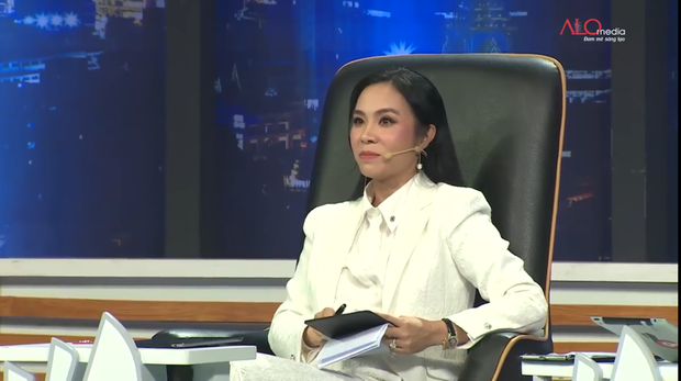 Tổng giám đốc PNJ ra đề hãy bán cho tôi cây bút này trên show tuyển dụng: Ứng viên bó tay toàn tập khiến các sếp phải trổ tài! - Ảnh 3. Tổng giám đốc PNJ ra đề hãy bán cho tôi cây bút này trên show tuyển dụng: Ứng viên bó tay toàn tập khiến các sếp phải trổ tài! - Ảnh 3.
