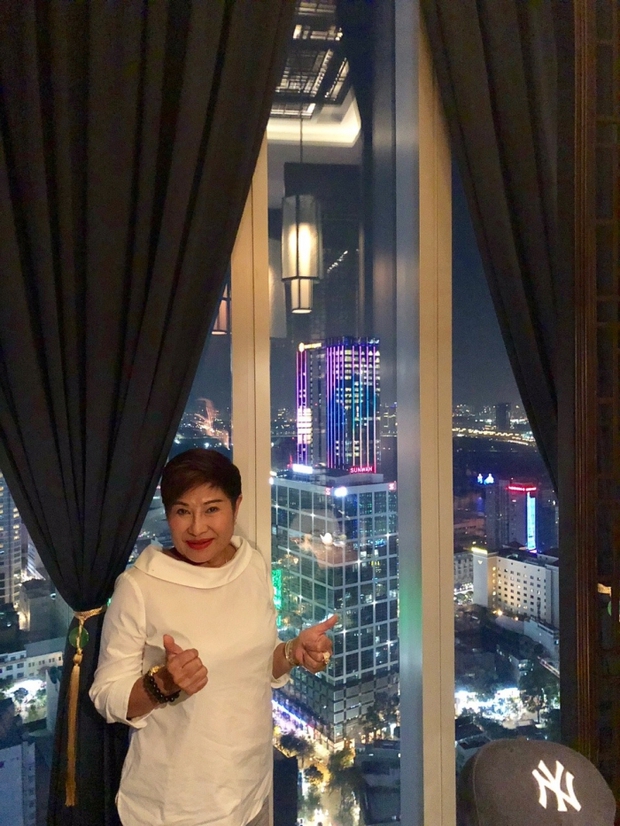 Vợ trên giấy tờ 17 năm của Đàm Vĩnh Hưng là ai, quyền lực cỡ nào? - Ảnh 2. Vợ trên giấy tờ 17 năm của Đàm Vĩnh Hưng là ai, quyền lực cỡ nào? - Ảnh 2.