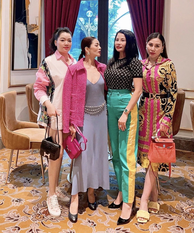U là trời, Lệ Quyên đeo kim cương to vật vã, thả rông vòng 1 ra phố check in đây nè! - Ảnh 4. U là trời, Lệ Quyên đeo kim cương to vật vã, thả rông vòng 1 ra phố check in đây nè! - Ảnh 4.