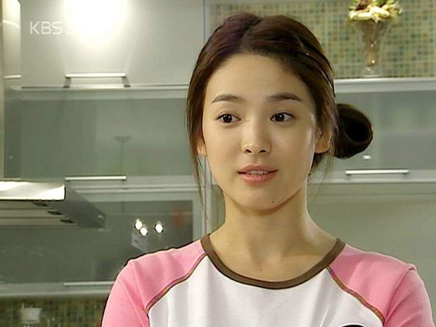 Có một kiểu sạn vô lý đùng đùng ở phim Hàn: Đại mỹ nhân cỡ Song Hye Kyo, Son Ye Jin lại bị chê xấu xí? - Ảnh 3.