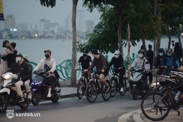 Tinh thần ăn chơi “ểnh ương” của Hà Nội thực sự trở lại rồi đây!!! - Ảnh 15.